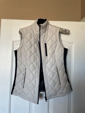 Andrew Marc Quilted Sleeveless Vest in Cream with Black Panels